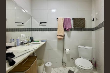 Apartamento à venda com 105m², 3 quartos e 2 vagas Apartamento à venda com 105m², 3 quartos e 2 vagasBanheiro social