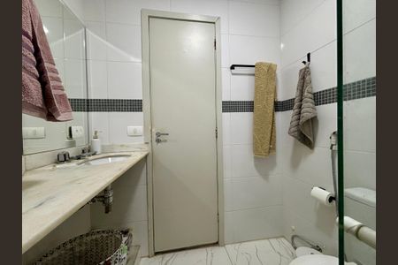 Apartamento à venda com 105m², 3 quartos e 2 vagas Apartamento à venda com 105m², 3 quartos e 2 vagasBanheiro de Serviço