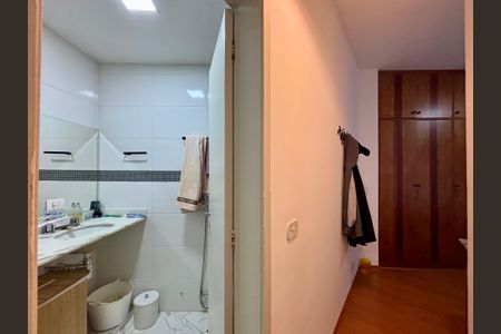 Apartamento à venda com 105m², 3 quartos e 2 vagas Apartamento à venda com 105m², 3 quartos e 2 vagasBanheiro da Suíte