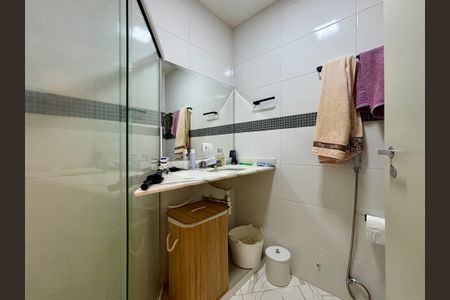 Apartamento à venda com 105m², 3 quartos e 2 vagas Apartamento à venda com 105m², 3 quartos e 2 vagasBanheiro social