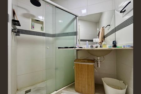 Apartamento à venda com 105m², 3 quartos e 2 vagas Apartamento à venda com 105m², 3 quartos e 2 vagasBanheiro social