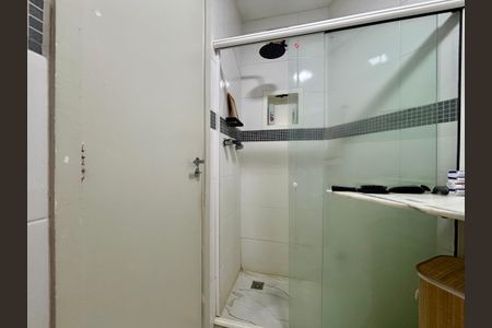 Apartamento à venda com 105m², 3 quartos e 2 vagas Apartamento à venda com 105m², 3 quartos e 2 vagasBanheiro social