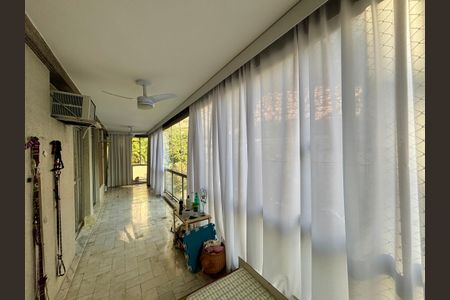 Apartamento à venda com 105m², 3 quartos e 2 vagas Apartamento à venda com 105m², 3 quartos e 2 vagasVaranda