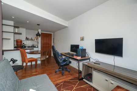 Sala de apartamento à venda com 1 quarto, 44m² em Petrópolis, Porto Alegre