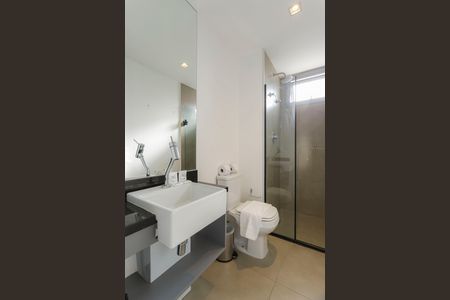 Banheiro de kitnet/studio à venda com 1 quarto, 21m² em Indianópolis, São Paulo