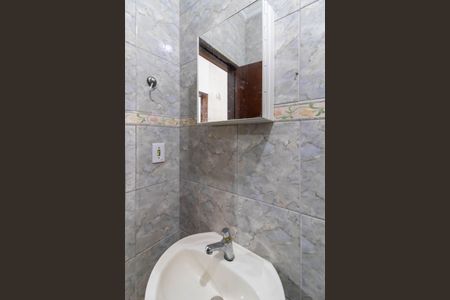 Casa para alugar com 45m², 2 quartos e 2 vagas Casa para alugar com 45m², 2 quartos e 2 vagasBanheiro