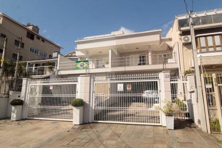 Casa para alugar com 281m², 3 quartos e 2 vagasFachada