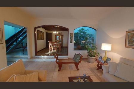 Casa à venda com 5 quartos, 360m² em São Francisco, Niterói