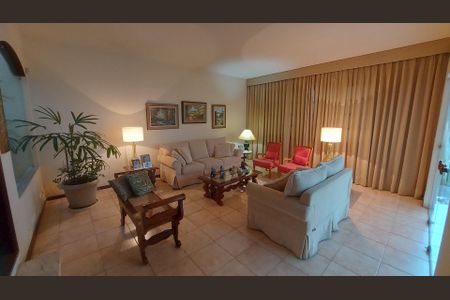 Casa à venda com 5 quartos, 360m² em São Francisco, Niterói