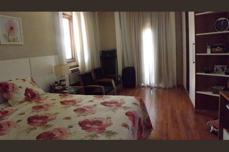 Casa à venda com 4 quartos, 220m² em Itaipu, Niterói