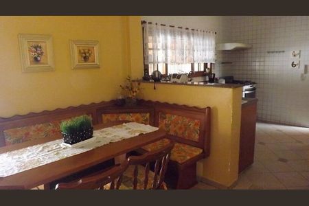 Casa à venda com 4 quartos, 220m² em Itaipu, Niterói