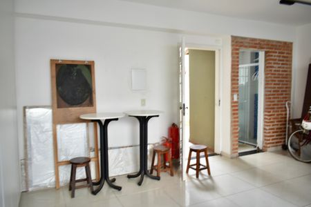 Casa à venda com 350m², 3 quartos e 2 vagas Casa à venda com 350m², 3 quartos e 2 vagasÁrea Comum - Salão