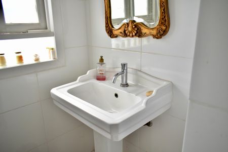 Casa à venda com 350m², 3 quartos e 2 vagas Casa à venda com 350m², 3 quartos e 2 vagasLavabo