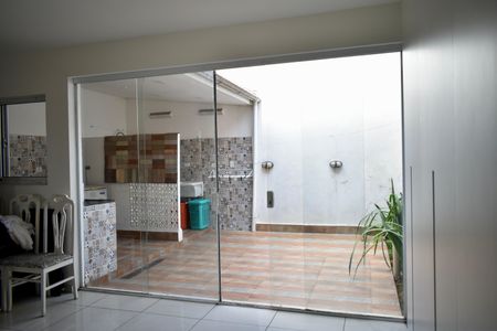 Casa à venda com 350m², 3 quartos e 2 vagas Casa à venda com 350m², 3 quartos e 2 vagasÁrea Comum - Salão