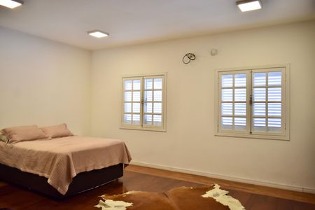 Casa à venda com 350m², 3 quartos e 2 vagas Casa à venda com 350m², 3 quartos e 2 vagasSuíte