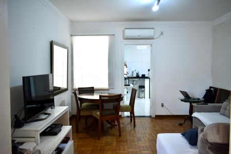 Casa à venda com 350m², 3 quartos e 2 vagas Casa à venda com 350m², 3 quartos e 2 vagasSala