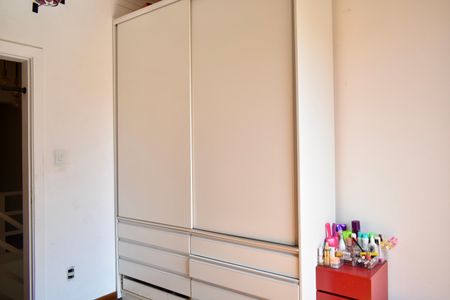 Casa à venda com 350m², 3 quartos e 2 vagas Casa à venda com 350m², 3 quartos e 2 vagasQuarto 1