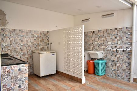 Casa à venda com 350m², 3 quartos e 2 vagas Casa à venda com 350m², 3 quartos e 2 vagasÁrea externa