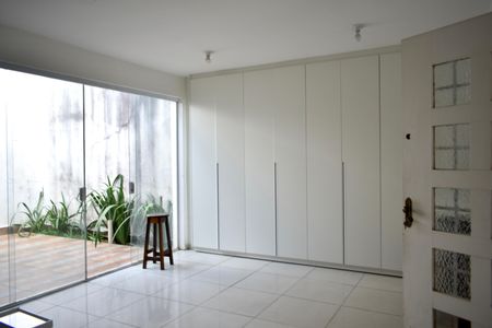 Casa à venda com 350m², 3 quartos e 2 vagas Casa à venda com 350m², 3 quartos e 2 vagasÁrea Comum - Salão