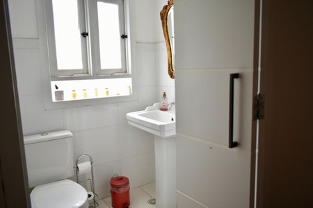 Casa à venda com 350m², 3 quartos e 2 vagas Casa à venda com 350m², 3 quartos e 2 vagasLavabo