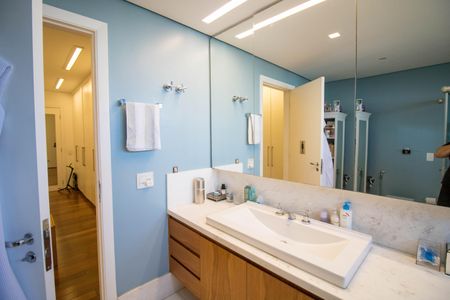 Apartamento à venda com 575m², 4 quartos e 4 vagasBanheiro do Quarto 4