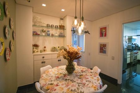 Apartamento à venda com 575m², 4 quartos e 4 vagasCopa