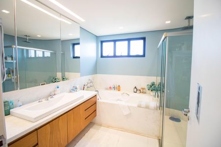 Apartamento à venda com 575m², 4 quartos e 4 vagasBanheiro do Quarto 4