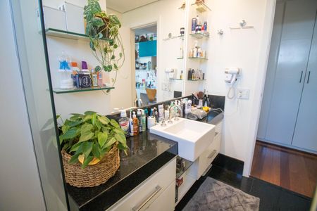 Apartamento à venda com 575m², 4 quartos e 4 vagasBanheiro do Quarto 3