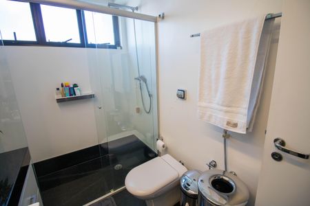 Apartamento à venda com 575m², 4 quartos e 4 vagasBanheiro do Quarto 2