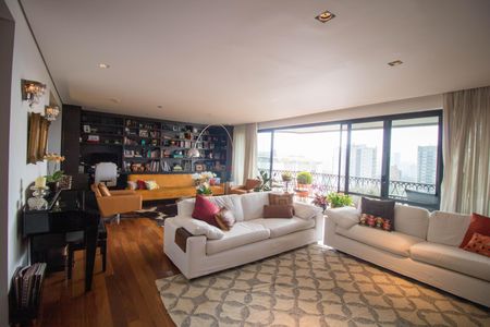 Apartamento à venda com 575m², 4 quartos e 4 vagasSala