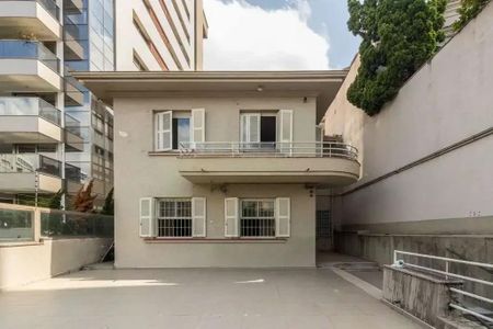 Casa à venda com 613m², 4 quartos e 1 vaga Casa à venda com 613m², 4 quartos e 1 vagaVaranda