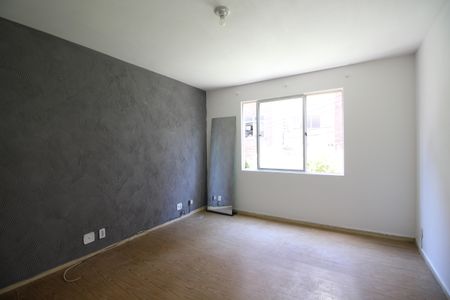 Sala de apartamento para alugar com 2 quartos, 52m² em Taquara, Rio de Janeiro