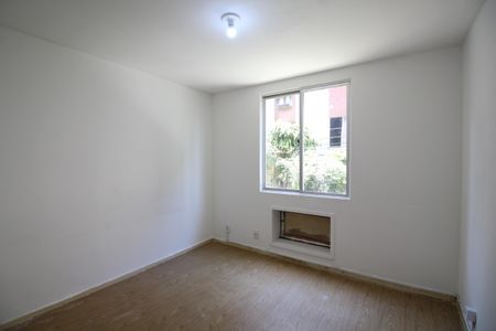 Quarto 2 de apartamento para alugar com 2 quartos, 52m² em Taquara, Rio de Janeiro