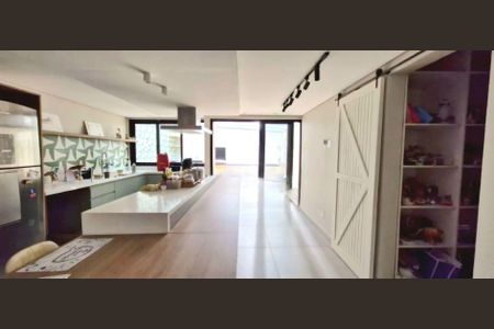 Casa à venda com 4 quartos, 218m² em Jardim Parque Morumbi, São Paulo