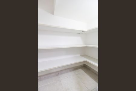 Casa de condomínio à venda com 180m², 3 quartos e 2 vagas Casa de condomínio à venda com 180m², 3 quartos e 2 vagasDespensa