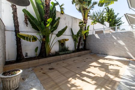 Casa de condomínio à venda com 180m², 3 quartos e 2 vagas Casa de condomínio à venda com 180m², 3 quartos e 2 vagasQuintal