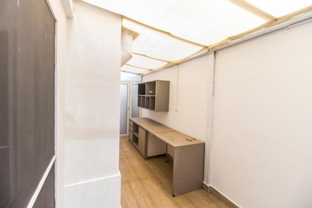 Casa de condomínio à venda com 180m², 3 quartos e 2 vagas Casa de condomínio à venda com 180m², 3 quartos e 2 vagasEscritório