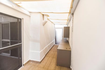 Casa de condomínio à venda com 180m², 3 quartos e 2 vagas Casa de condomínio à venda com 180m², 3 quartos e 2 vagasEscritório