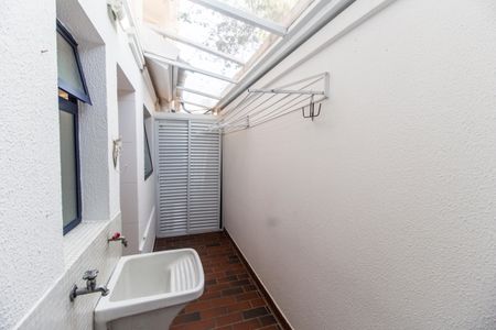 Casa de condomínio à venda com 180m², 3 quartos e 2 vagas Casa de condomínio à venda com 180m², 3 quartos e 2 vagasÁrea de Serviço