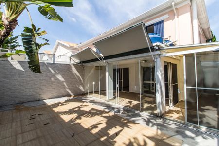 Casa de condomínio à venda com 180m², 3 quartos e 2 vagas Casa de condomínio à venda com 180m², 3 quartos e 2 vagasQuintal
