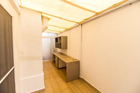 Casa de condomínio à venda com 180m², 3 quartos e 2 vagas Casa de condomínio à venda com 180m², 3 quartos e 2 vagasEscritório