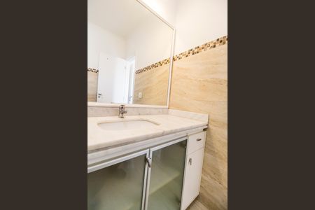 Casa de condomínio à venda com 180m², 3 quartos e 2 vagas Casa de condomínio à venda com 180m², 3 quartos e 2 vagasBanheiro da Suíte