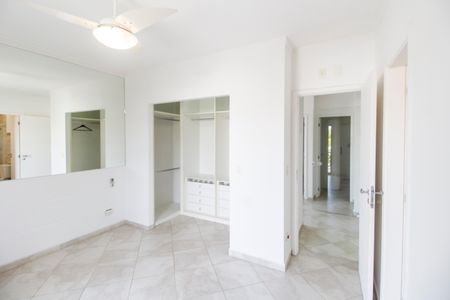 Casa de condomínio à venda com 180m², 3 quartos e 2 vagas Casa de condomínio à venda com 180m², 3 quartos e 2 vagasSuíte