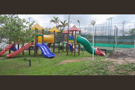 Casa de condomínio à venda com 180m², 3 quartos e 2 vagas Casa de condomínio à venda com 180m², 3 quartos e 2 vagasÁrea comum - Playground