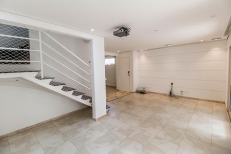 Casa de condomínio à venda com 180m², 3 quartos e 2 vagas Casa de condomínio à venda com 180m², 3 quartos e 2 vagasSala