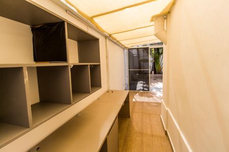 Casa de condomínio à venda com 180m², 3 quartos e 2 vagas Casa de condomínio à venda com 180m², 3 quartos e 2 vagasEscritório