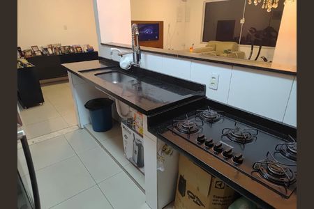 Casa à venda com 3 quartos, 253m² em Vila Santa Teresa, Santo André