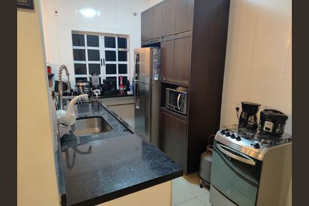 Casa à venda com 3 quartos, 253m² em Vila Santa Teresa, Santo André