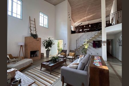 Casa à venda com 3 quartos, 300m² em Cidade São Francisco, São Paulo