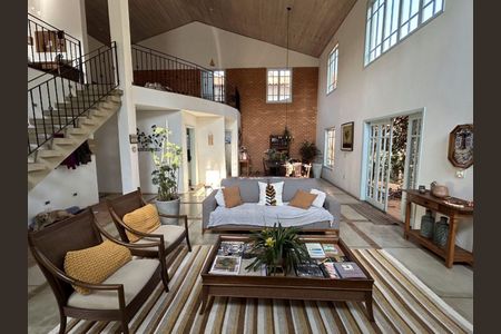 Casa à venda com 3 quartos, 300m² em Cidade São Francisco, São Paulo